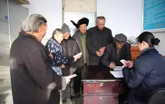 今年7月份开始,很多人养老金暂停发放了,怎么回事?