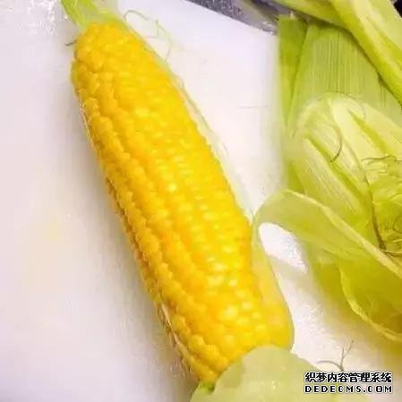 煮它们时可以不要剥皮,有意想不到的收获哦!